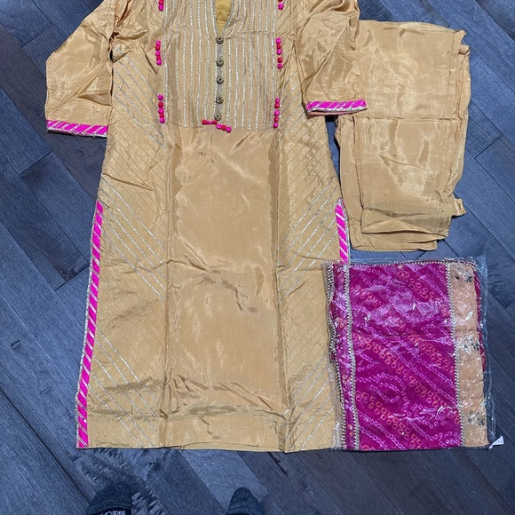 Punjabi dresses with different price size 38-42”. Different designs, dupattas - Picture 2 of 9